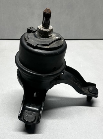 Права подушка мотора 1236228100 TOYOTA