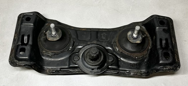 Задня подушка двигуна 1238031040 TOYOTA