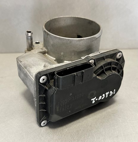 Блок дросельної заслінки 2203031020 TOYOTA