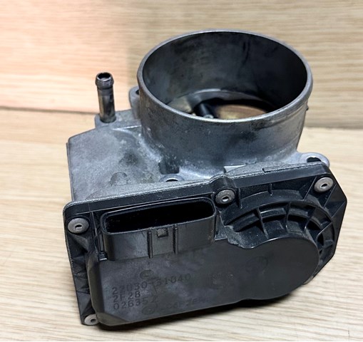 Дросільна заслінка в зборі 2203031040 TOYOTA