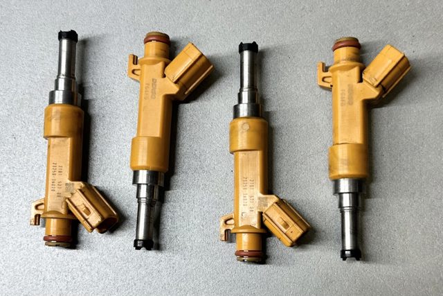 Форсунка дизельна в зборі, розпилювач + тримач Лексус RX 450H/350L/200T