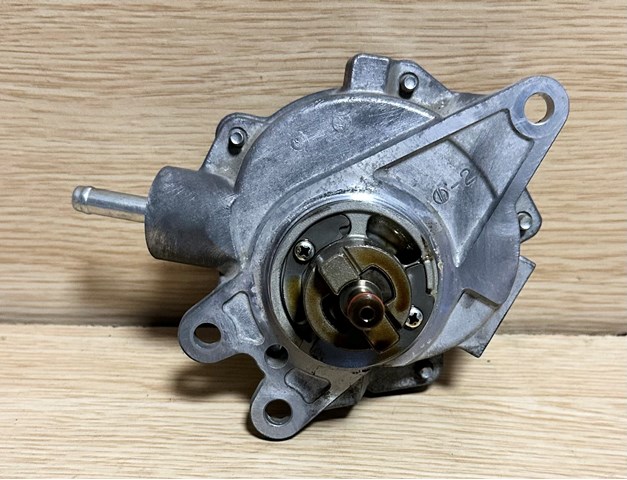 Насос вакуумний 2930037010 TOYOTA