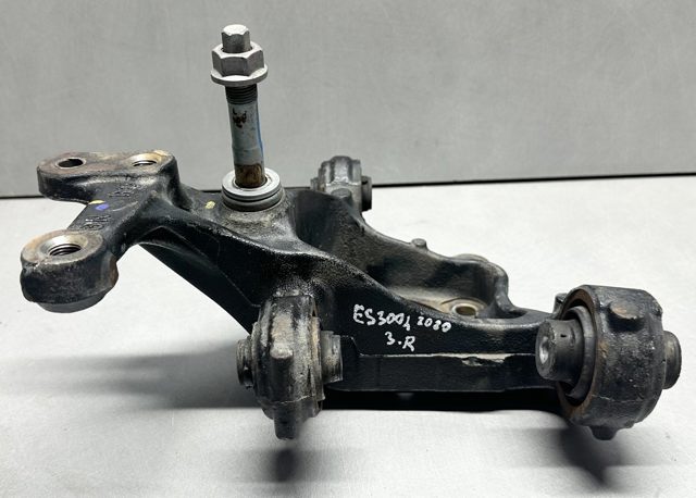 Цапфа - поворотний кулак заднім виходом, 4230406270 TOYOTA