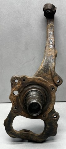 Цапфа - поворотний кулак передній, лівий 4320260020 TOYOTA