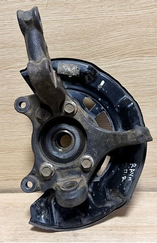 Цапфа передні праві 4321142080 TOYOTA