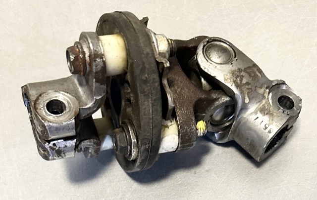 Муфта рульового карданчика 452300E010 TOYOTA