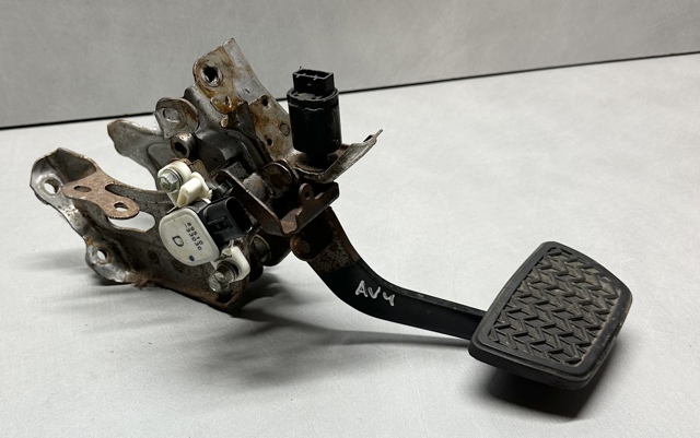 Педаль гальма 4711006281 TOYOTA