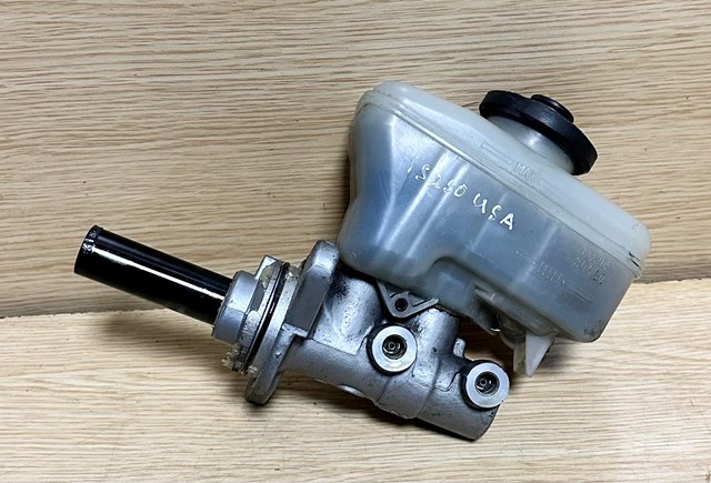 Циліндр головний гальма (Гідротормоз) 4720130822 TOYOTA