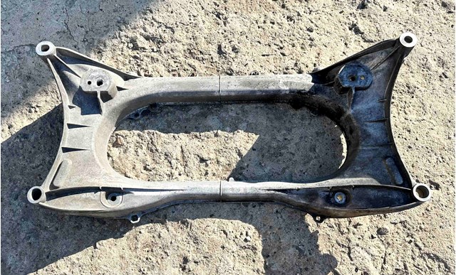 Передня балка 5120130140 TOYOTA