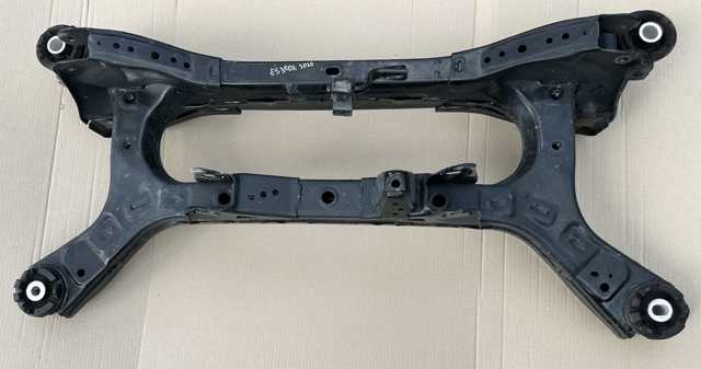 Балка задньої підвіски поперечна 5120606130 TOYOTA
