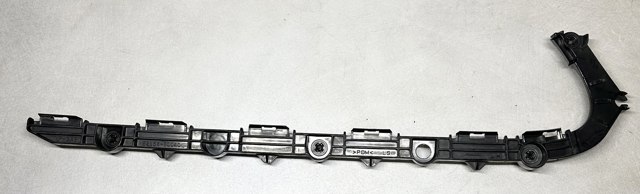 Кріплення бамера ліве 5215650040 TOYOTA