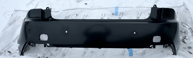 Бампер задній 5215950938 TOYOTA