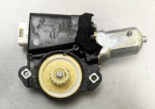 Мотор приводу люка 6326050070 TOYOTA