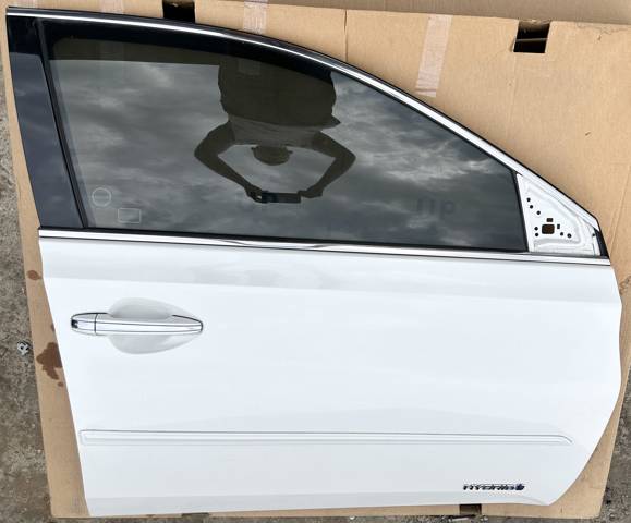 Дверка передня права 6700107040 TOYOTA