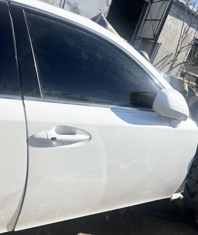Пасажирські передні двері 6700153050 TOYOTA