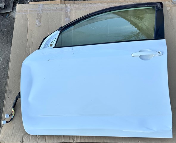 Дверь передня ліва 6700242120 TOYOTA