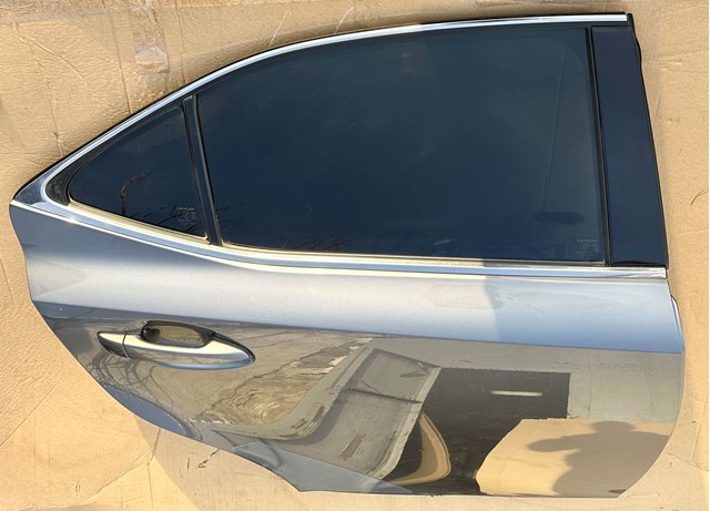 Двері пасажирські задні праві 6700353080 TOYOTA