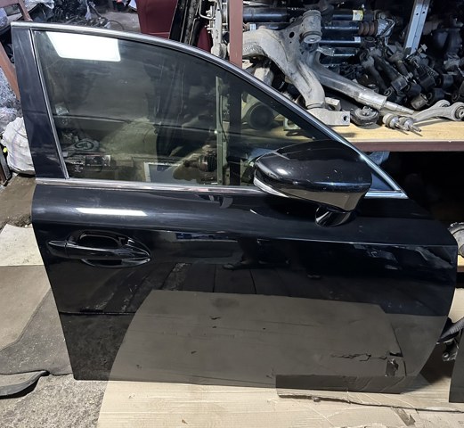 Скло передньої правої двері 6810153140 TOYOTA