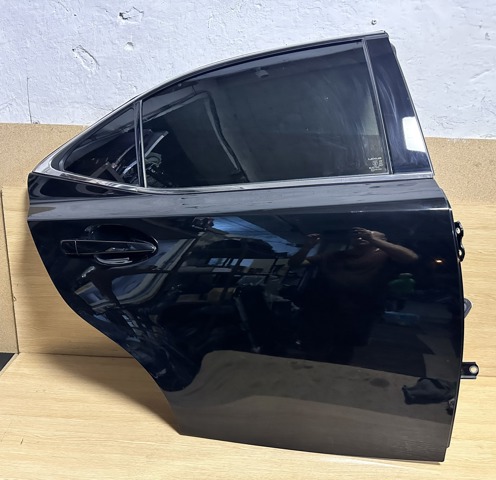 Скло кутове дверей задніх 6812353110 TOYOTA