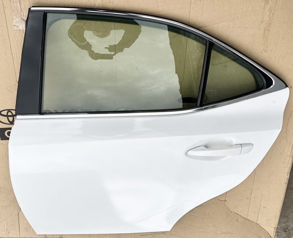Куточок задніх лівих дверей 6812453110 TOYOTA