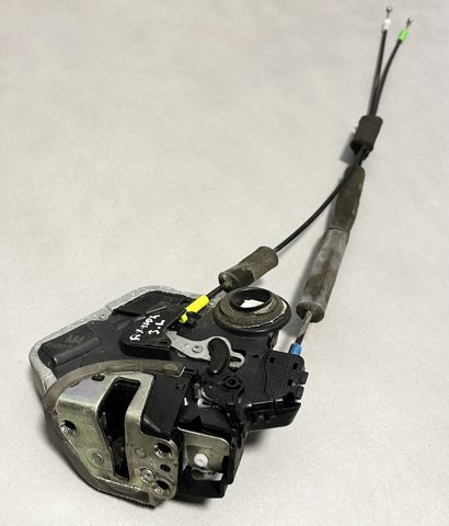 Замок задньої двері, лівої 6906060110 TOYOTA
