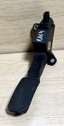 Педаль акселератора 781100W012 TOYOTA
