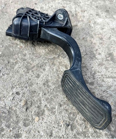 Підаль газу 7812048090 TOYOTA