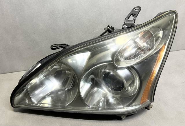 Основна фара в зборі ліва 811500E031 TOYOTA
