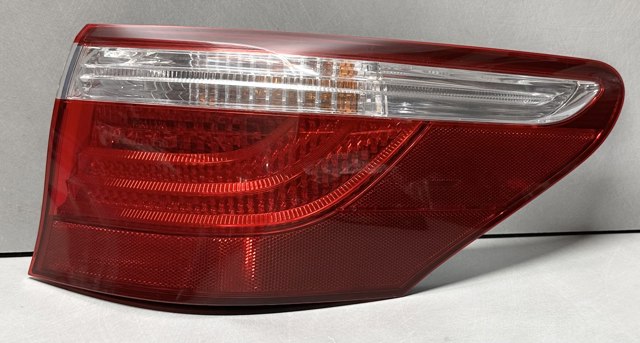 Фара задня права зовнішня 8155150160 TOYOTA