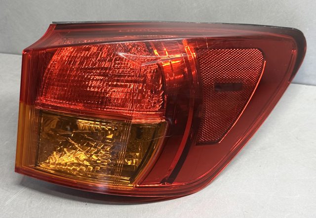 Ліхтар задній правий, зовнішній 8155153171 TOYOTA