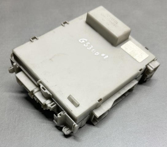 Блок запобіжників задній, салонний 8267030230 TOYOTA