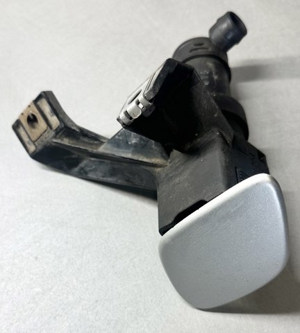 Форсунка омивача фари передньої, лівої 8520848020 TOYOTA
