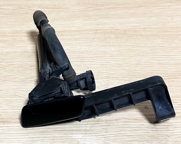 Форсунка омивача фари передньої, лівою 8520848050 TOYOTA