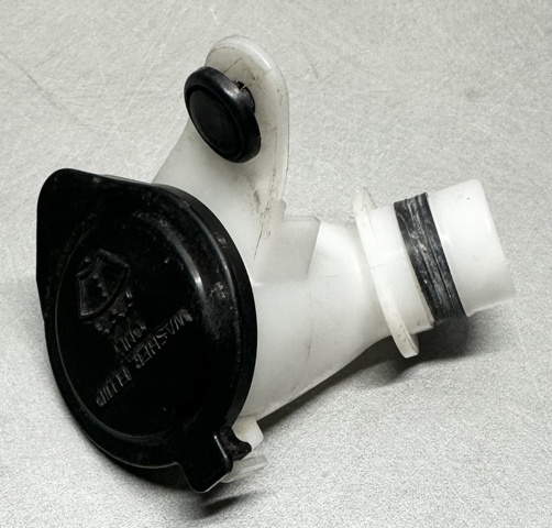 Горловина бачка омивача 8530106010 TOYOTA