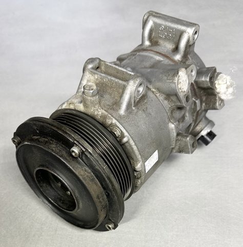 Компресор кондиціонера 8831006240 TOYOTA