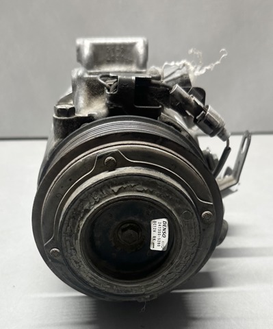 Компресор кондиціонера 8832048120 TOYOTA