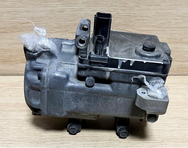 Насос кондиціонера 8837048021 TOYOTA