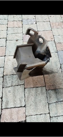 Подушка (опора) двигуна лів./прав. 11220EB300 NISSAN