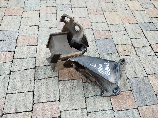 Кронштейн подушки (опори) двигуна, лівої 11233EB300 NISSAN