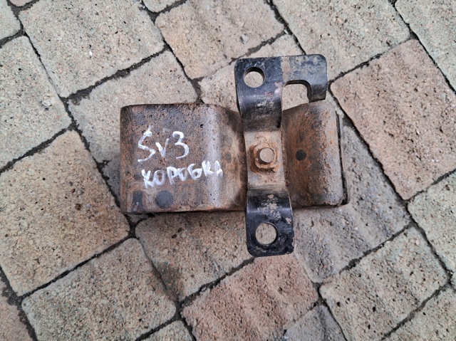 Подушка (опора) двигуна, задня 1171065D03 SUZUKI