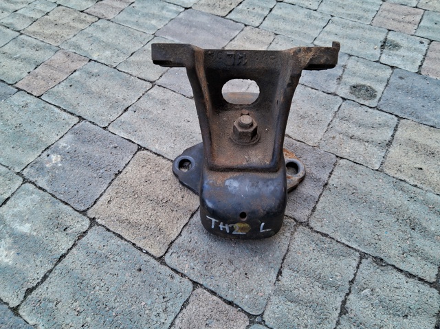 Підвіска двигуна (силового агрегату) 1236167020 TOYOTA
