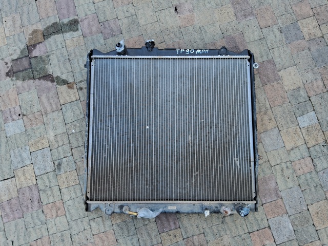 Радіатор водяний 1640067140 TOYOTA
