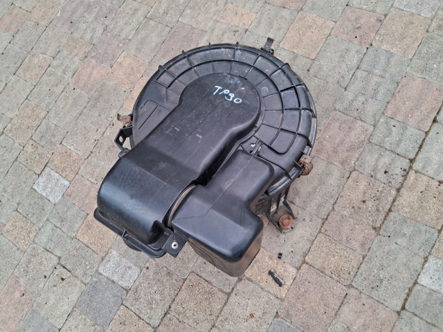 Корпус повітряного фільтра 1770067140 TOYOTA