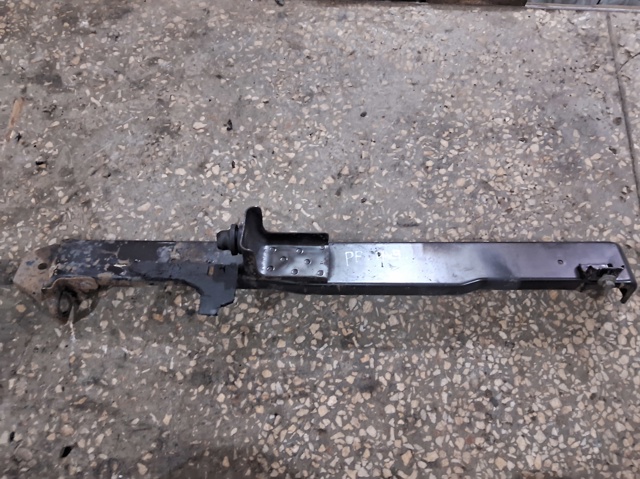 Кронштейн радіатора верхній, правий 21550EB30A NISSAN