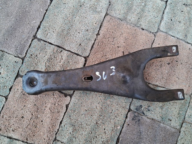 Вилка зчеплення 2321185F01 SUZUKI