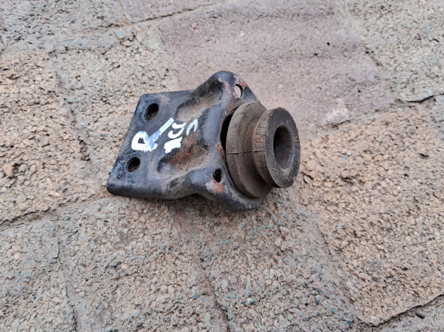 Подушка радіатора охолодження, верхня 253331R000 HYUNDAI
