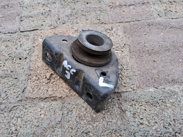 Подушка радіатора охолодження, верхня 253331R100 HYUNDAI