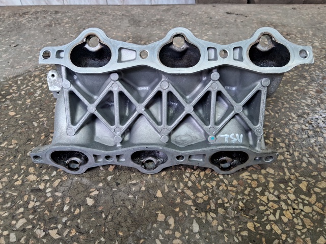 Колектор впускний 2831037270 HYUNDAI