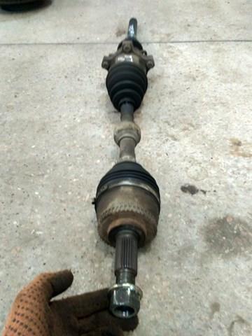 Привід правий 391008H712 NISSAN