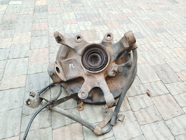 Кулак поворотний передній лівий 400152S660 NISSAN